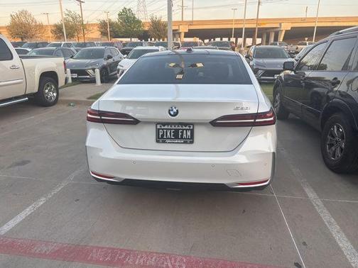 Mineral White Metallic 2025 BMW 530 i