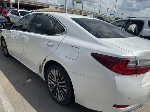 White Pearl 2016 Lexus ES 350 Base