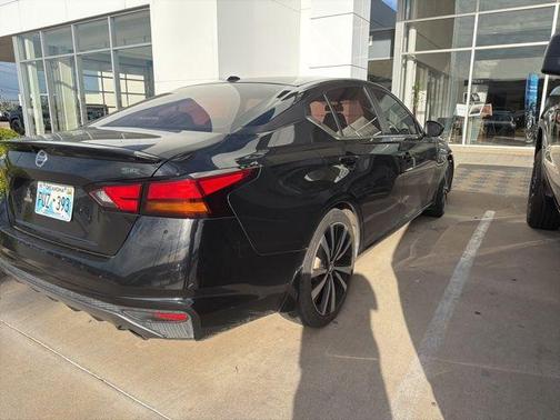 Black 2019 Nissan Altima 2.5 SR