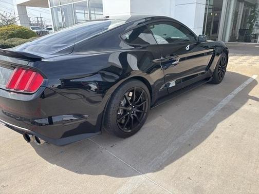 2017 Ford Shelby GT350 Base