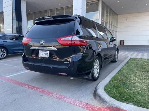 2016 Toyota Sienna XLE