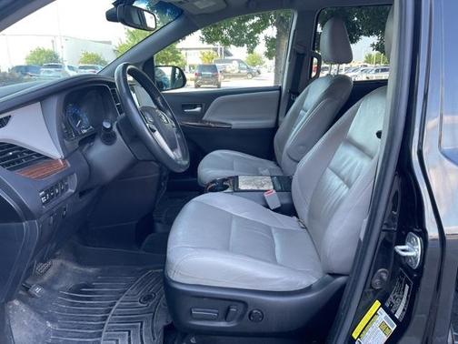 2016 Toyota Sienna XLE