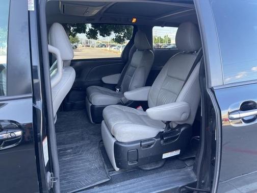 2016 Toyota Sienna XLE