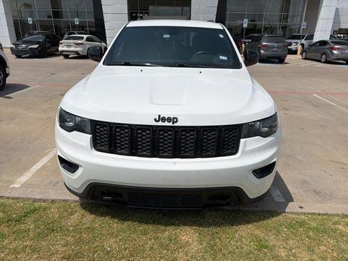 Bright White Clearcoat 2019 Jeep Grand Cherokee Laredo