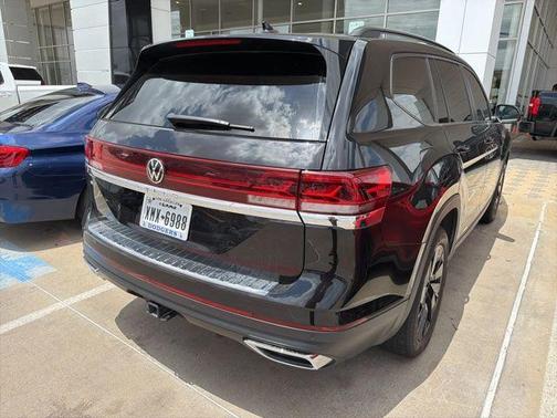 Deep Black Pearl Effect 2024 Volkswagen Atlas 2.0T SE w/Technology