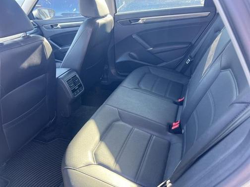 2018 Volkswagen Passat 2.0T SE w/ Technology