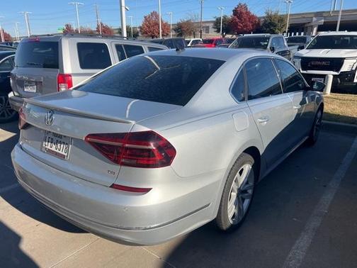 2018 Volkswagen Passat 2.0T SE w/ Technology