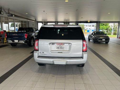 Quicksilver Metallic 2018 GMC Yukon Denali