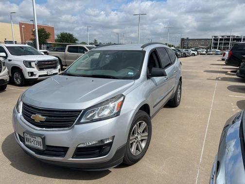 Silver Ice Metallic 2017 Chevrolet Traverse LS