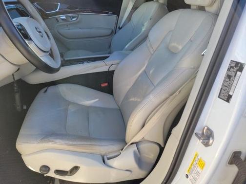 2019 Volvo XC90 T6 Momentum