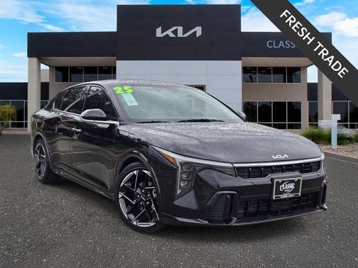 Aurora Black 2025 Kia K4 GT-Line