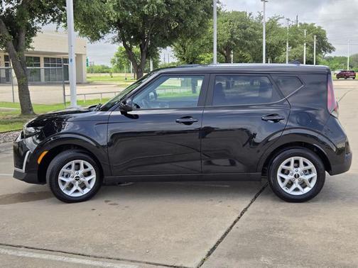 Fusion Black 2025 Kia Soul LX