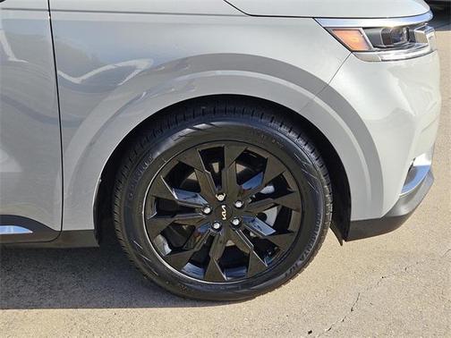 2023 Kia Carnival SX