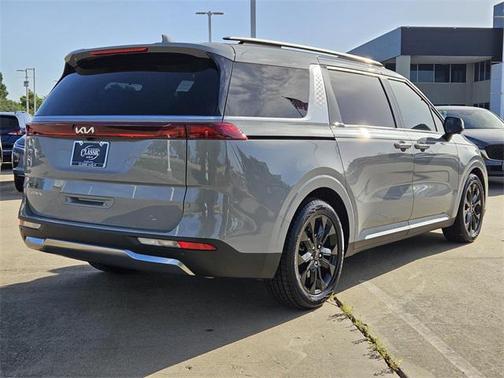 2023 Kia Carnival SX