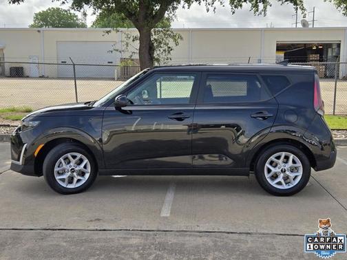 Fusion Black 2025 Kia Soul LX