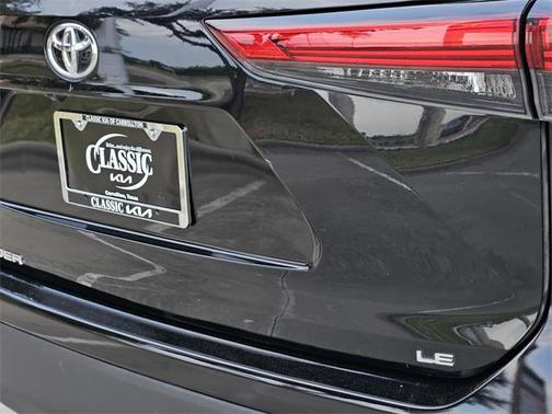 2022 Toyota Highlander LE