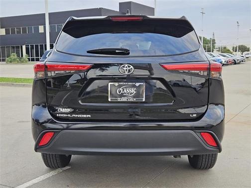2022 Toyota Highlander LE