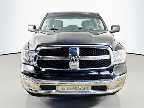 Diamond Black Crystal Pearlcoat 2021 RAM 1500 Classic SLT