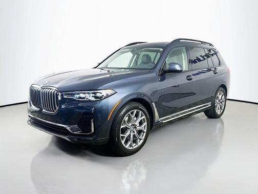 Arctic Grey Metallic 2021 BMW X7 xDrive40i