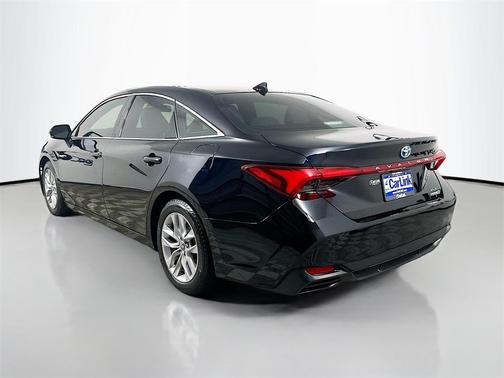 2021 Toyota Avalon Hybrid XLE Plus