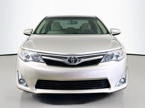 Champagne Mica 2013 Toyota Camry XLE