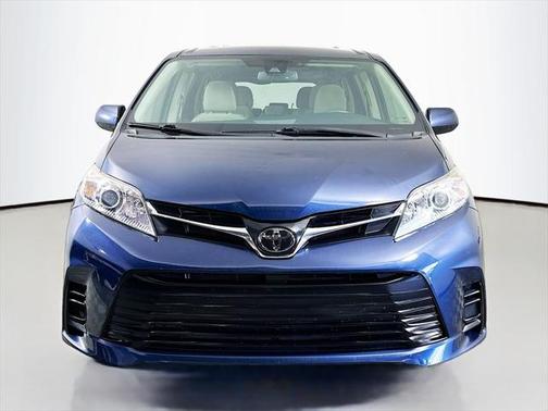 2020 Toyota Sienna LE
