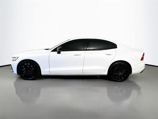 2022 Volvo S60 T5 R-Design
