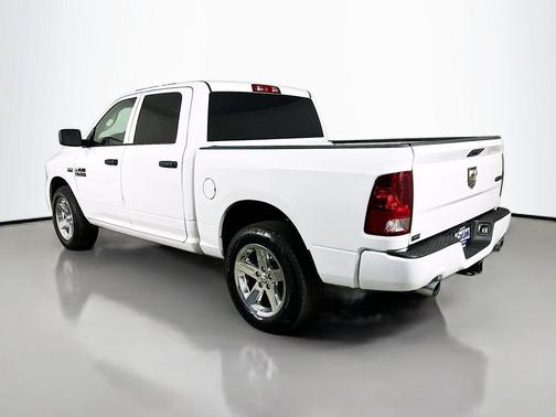 Brilliant Black Crystal Pearlcoat 2016 RAM 1500 Tradesman/Express