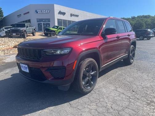2025 Jeep Grand Cherokee Laredo