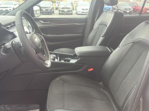 2026 Jeep Grand Cherokee Altitude