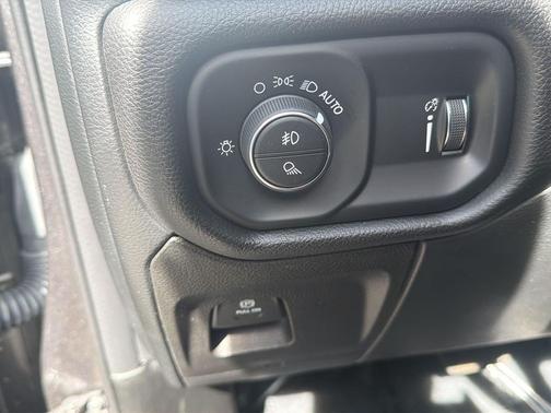 Granite Crystal Metallic Clearcoat 2023 RAM 1500 Big Horn/Lone Star