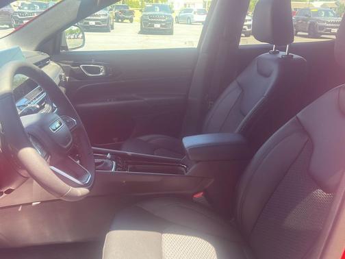 Red Hot Pearlcoat 2026 Jeep Compass Latitude