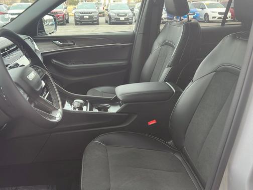 2026 Jeep Grand Cherokee Altitude