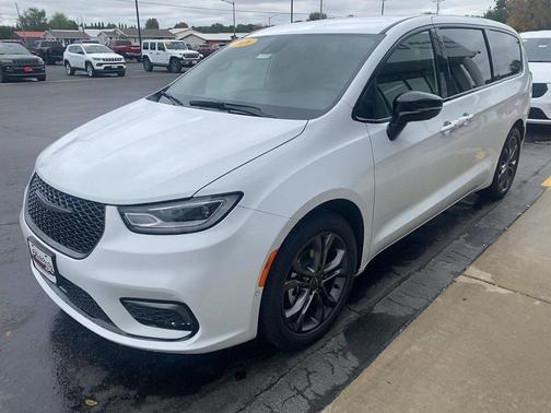 2026 Chrysler Pacifica L