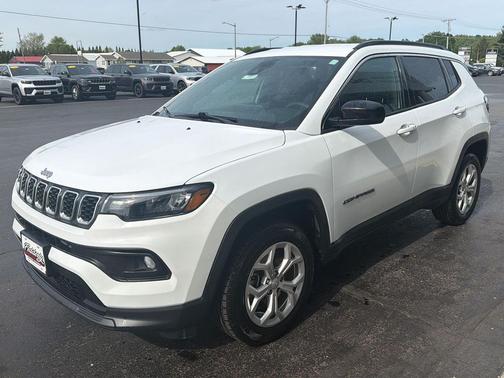 Bright White Clearcoat 2024 Jeep Compass Latitude