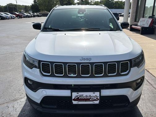 Bright White Clearcoat 2024 Jeep Compass Latitude