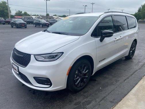 2025 Chrysler Pacifica L