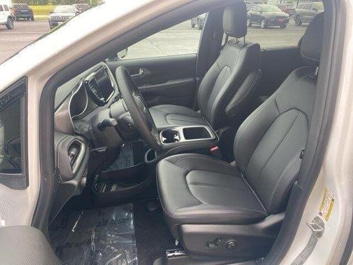 2025 Chrysler Pacifica L