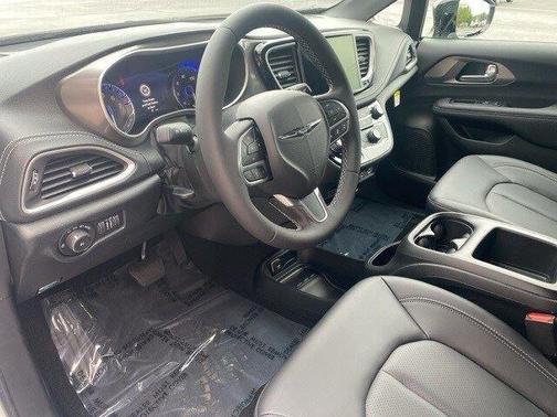 2025 Chrysler Pacifica L