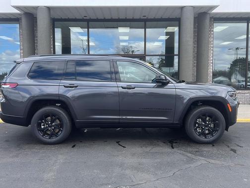 Baltic Gray Metallic Clearcoat 2026 Jeep Grand Cherokee L Altitude