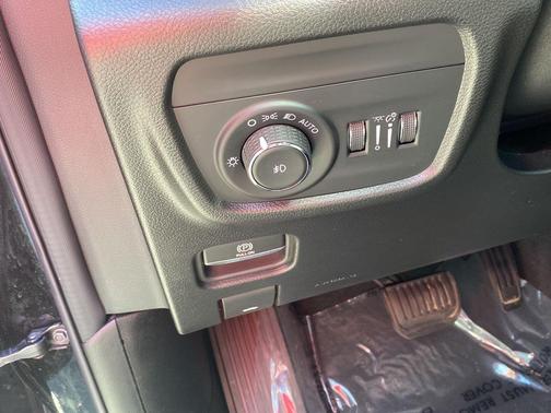 Diamond Black Crystal Pearlcoat 2023 Jeep Grand Cherokee L Limited