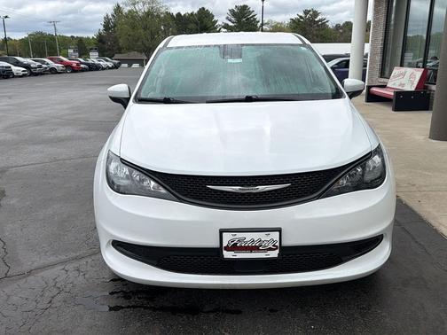 Bright White Clearcoat 2023 Chrysler Voyager LX