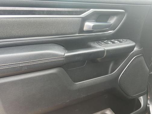 Diamond Black Crystal Pearlcoat 2021 RAM 1500 Big Horn/Lone Star
