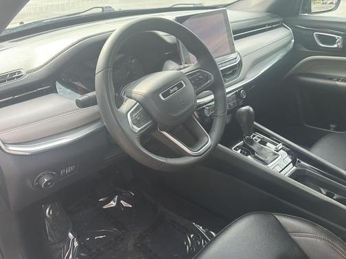 Silver Zynith Metallic Clearcoat 2024 Jeep Compass Limited