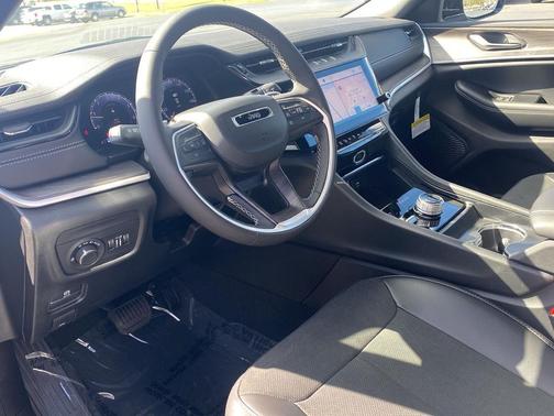 Silver Zynith 2026 Jeep Grand Cherokee L Altitude