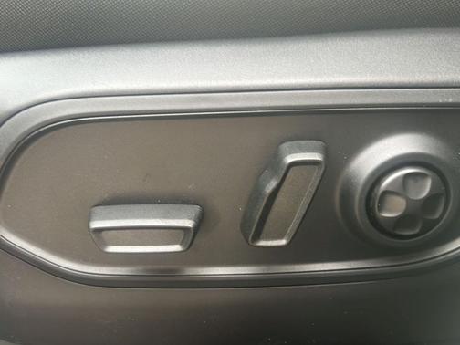 Diamond Black Crystal Pearlcoat 2026 Jeep Grand Cherokee Altitude