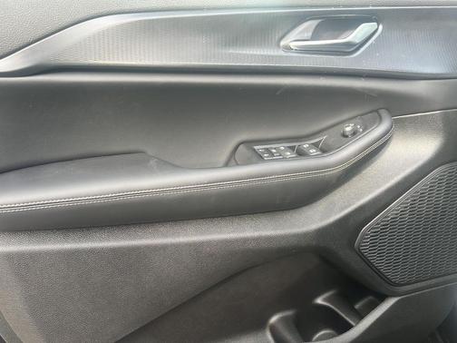 Diamond Black Crystal Pearlcoat 2026 Jeep Grand Cherokee Altitude