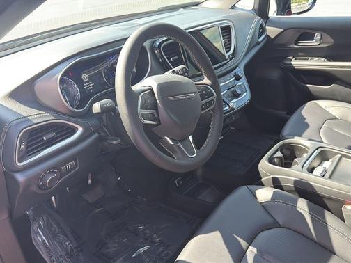 Red Hot Pearlcoat 2027 Chrysler Pacifica L