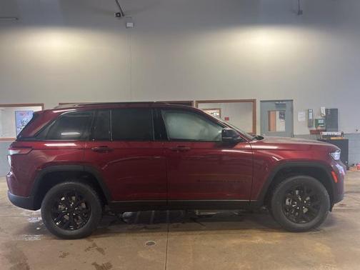 2025 Jeep Grand Cherokee Altitude