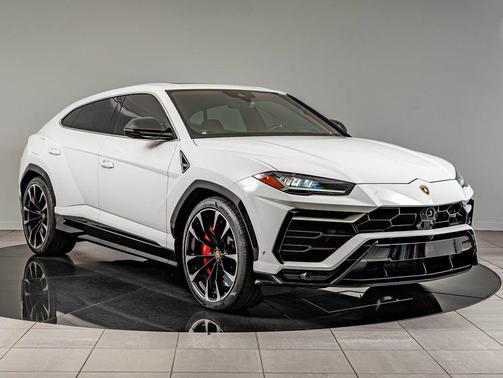 White 2022 Lamborghini Urus AWD